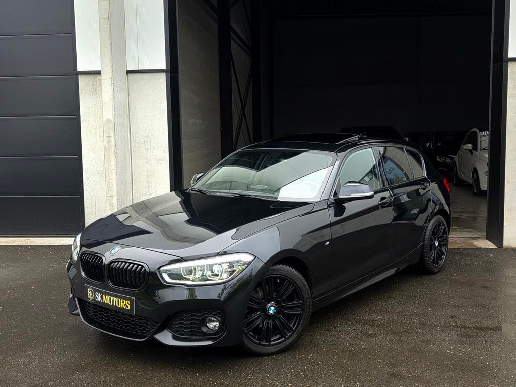 118iA M LCI Open Dak Camera Carplay LED Zetelverw. Garantie, Auto's, BMW, Alcantara, Zwart, 5 deurs, Bi-Xenon koplampen