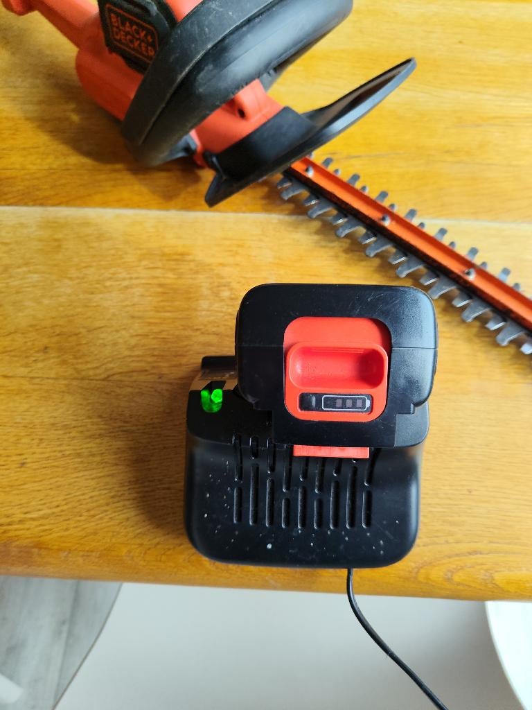 Taille haie Black Decker sur batterie, Enlèvement, Batterie