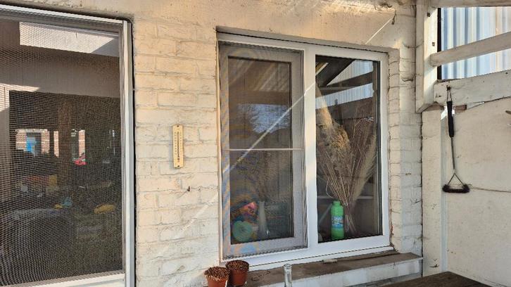 Fenêtre extérieure en PVC, Bricolage & Construction, Châssis & Portes coulissantes, Utilisé, Châssis de fenêtre, Synthétique, 75 à 150 cm