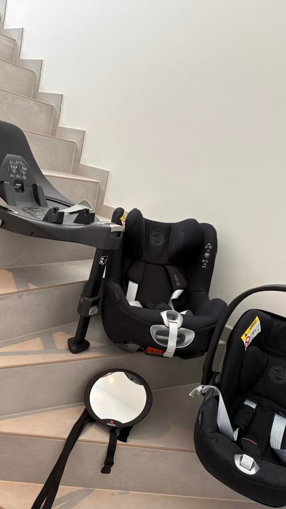 3-delige Cybex set: 2 opvolg autostoelen en 1 basis station, Gebruikt, Isofix, 0 t/m 13 kg, Ophalen