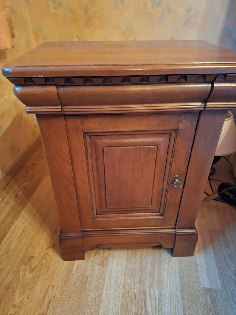 2 nachtkasten in kerserlaar, Huis en Inrichting, Kasten | Secretaires, Ophalen