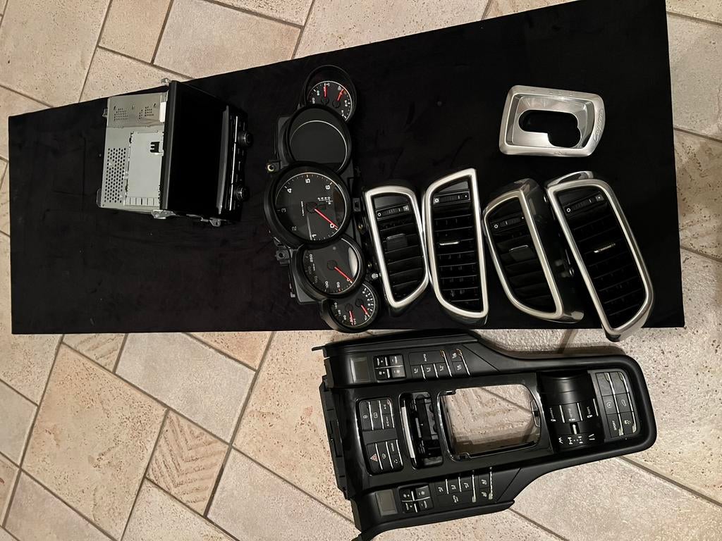 Piece Porshe Compteur , led phare avt, capot, airation airco, Enlèvement ou Envoi