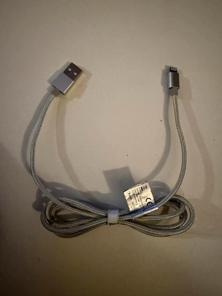 Superbe cable USB Type A vers Lightning nylon tressé neuf, Télécoms, Téléphonie mobile | Apple iPhone, Comme neuf, Enlèvement