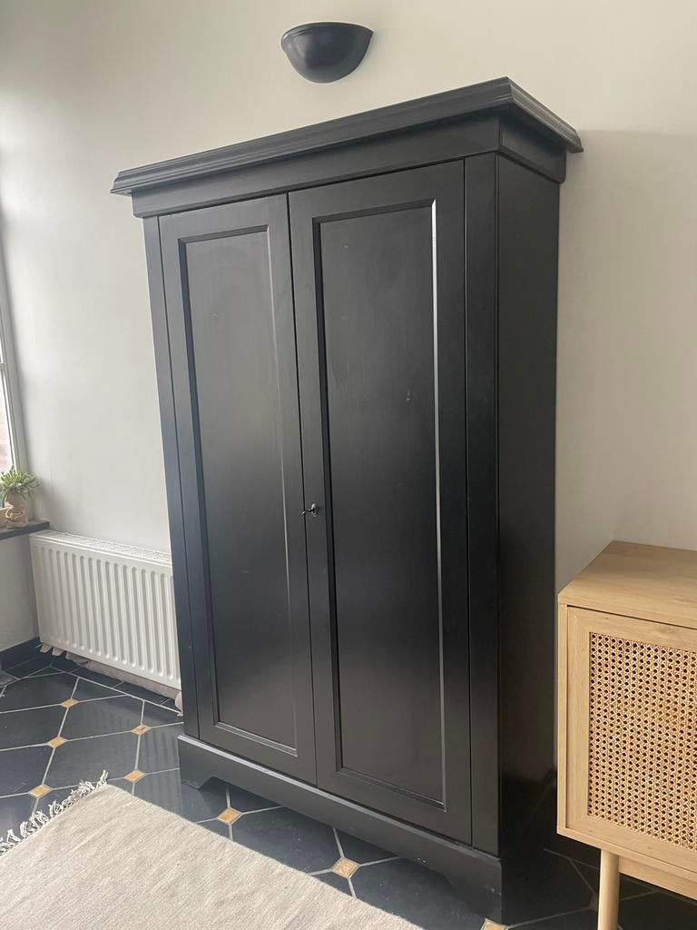 Zwarte houten kast, Ophalen, Zo goed als nieuw