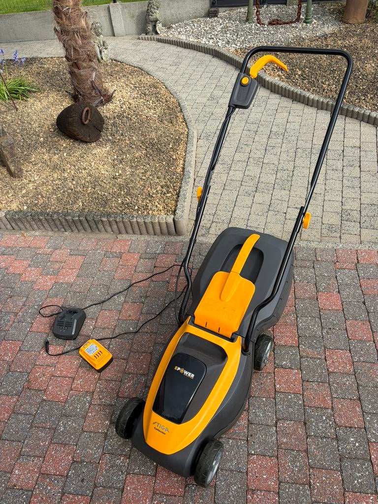 Stiga grasmaaier, Ophalen, Cirkelmaaier, Gebruikt, Accu-grasmaaier