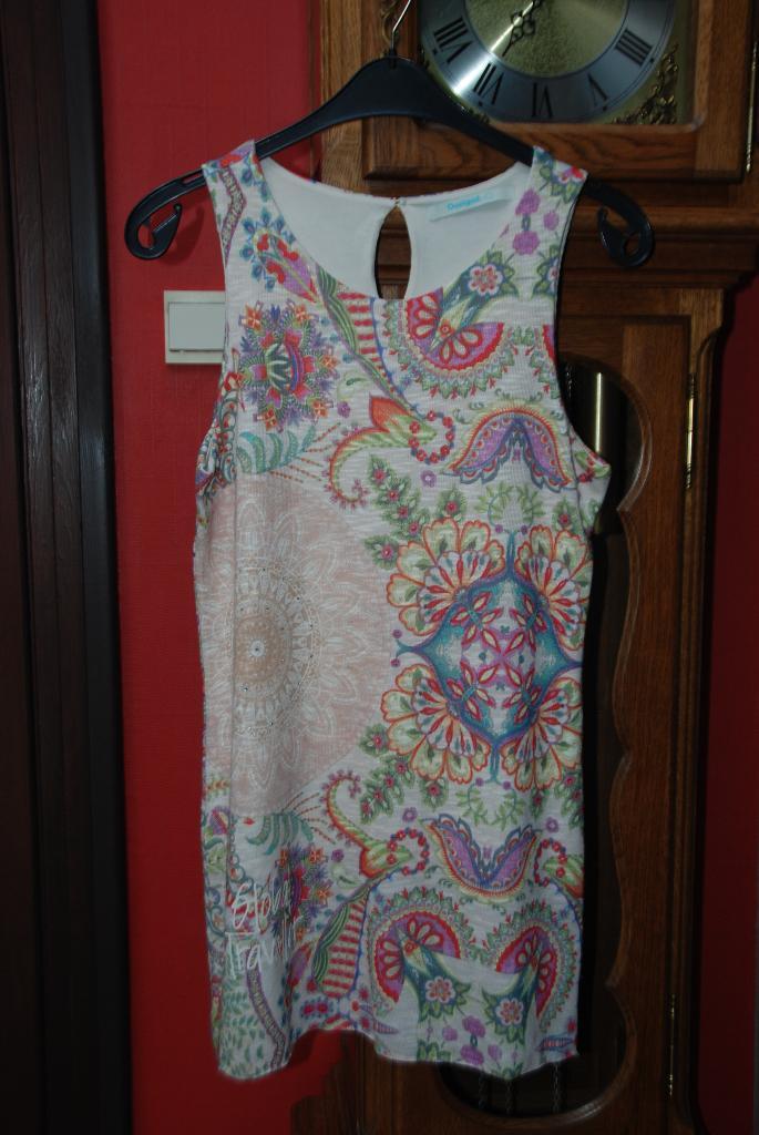 Désigual beige rechte jurk Maat L Zeer goede staat!, Kleding | Dames, Jurken, Zo goed als nieuw, Maat 42/44 (L), Beige, Knielengte