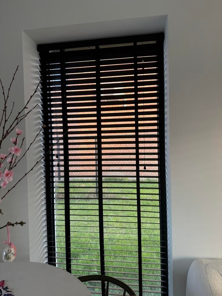 Zwarte lamellen/ houten jaloezieën (103x220), Ophalen, Zo goed als nieuw, Zwart