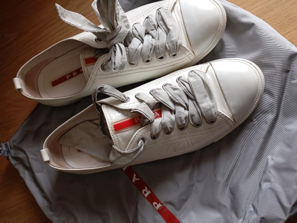 Basket femme Prada taille 38, Enlèvement