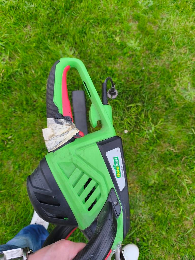 Taille haie sur prise, Enlèvement