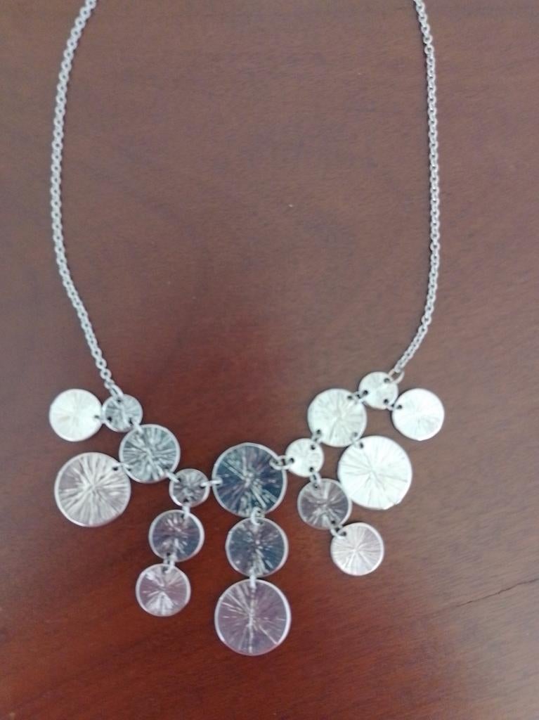 Metallic Silver dented halsketting, Bijoux, Sacs & Beauté, Colliers, Enlèvement ou Envoi