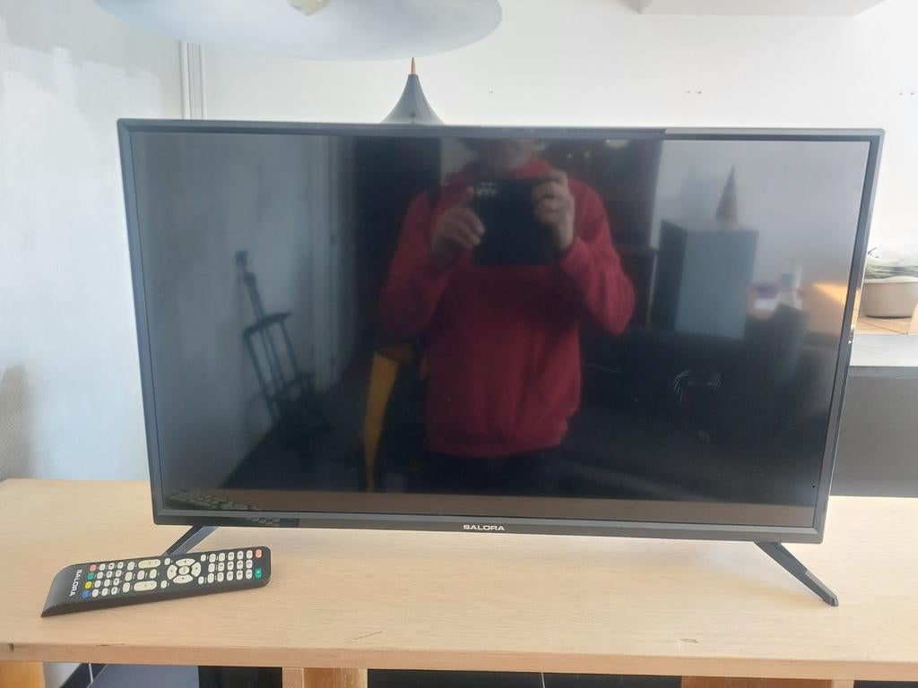 Téléviseur LED HD 32 pouces Salora, TV, Hi-fi & Vidéo, Télévisions, Enlèvement