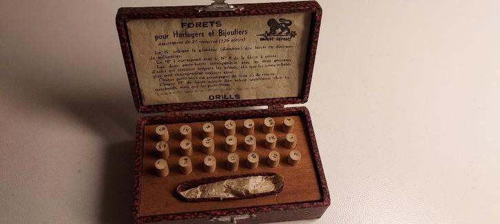 oud zeldzaam  Peugeot doosje met boortjes, Antiquités & Art, Antiquités | Outils & Instruments, Envoi