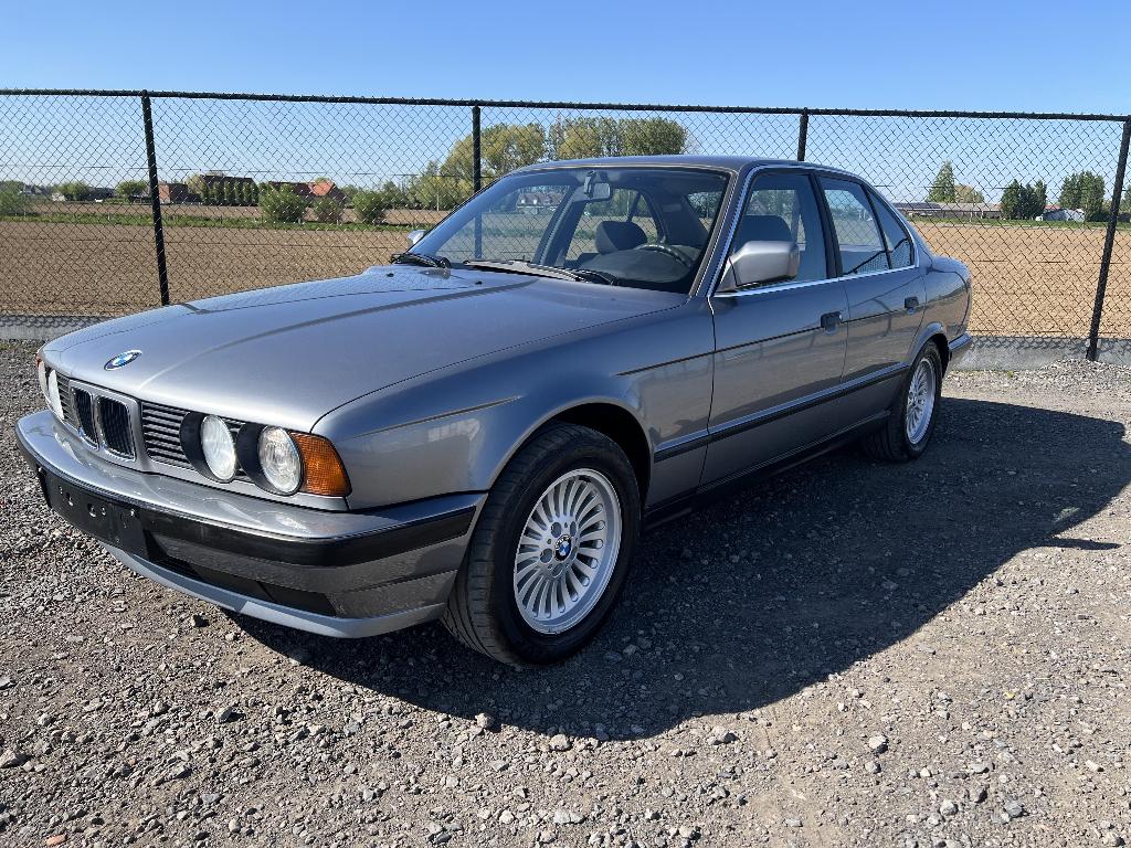 bmw E34, Autos, BMW, Particulier, Série 5, Essence, Berline, 4 portes, Boîte manuelle, Argent ou Gris, Noir, Tissu, Propulsion arrière