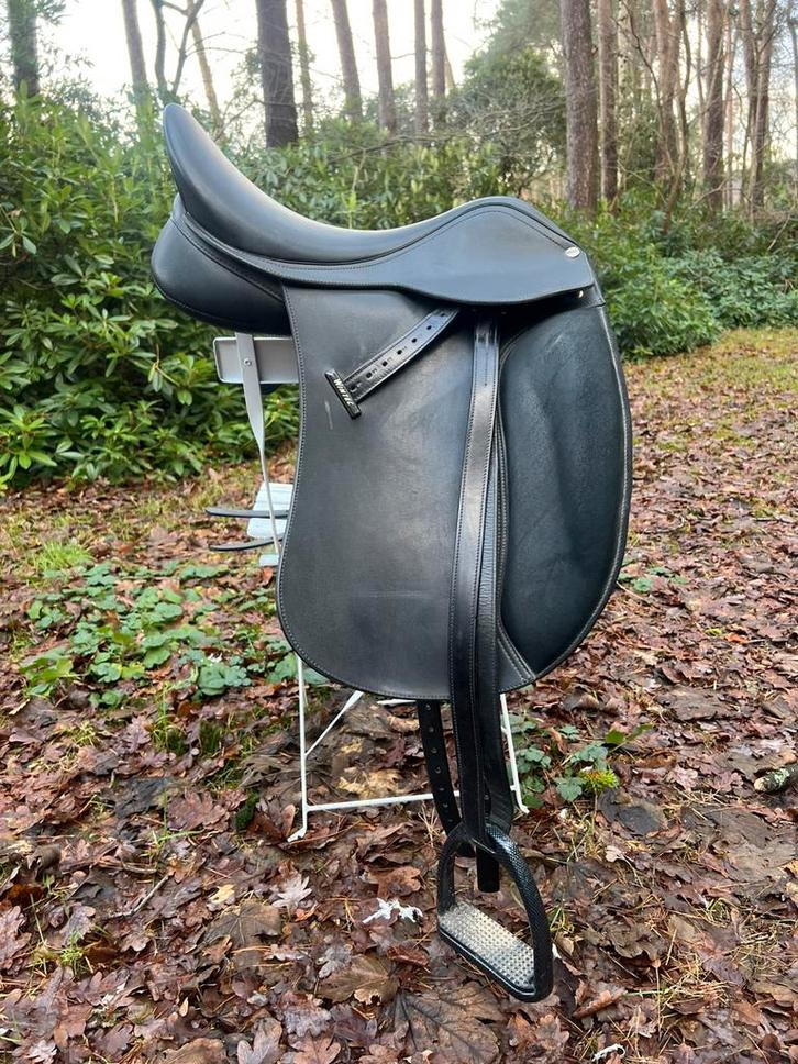 Winter wide dressuur zadel, Dieren en Toebehoren, Paarden en Pony's | Zadels, Zo goed als nieuw, Dressuur, Ophalen