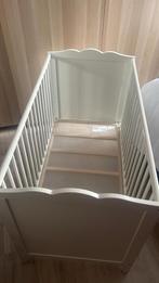 Mooi wit babybed met matras – goede staat, Ophalen, Zo goed als nieuw