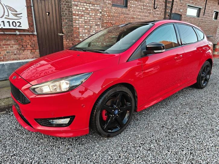 Ford Focus RED-BLACK " EDITION" SPORT 1.5 motor 150PK, Auto's, Ford, Bedrijf, Te koop, Focus, ABS, Airbags, Airconditioning, Bluetooth
