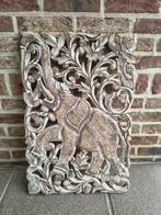 Houten wandpaneel met olifant op, Enlèvement, Utilisé