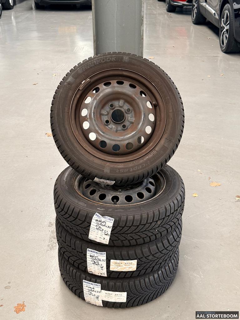 Winterbandenset  op stalen velgen voor Peugeot 108 / Citroen, Auto-onderdelen, Banden en Velgen, Ophalen, 14 inch, Gebruikt, 155 mm