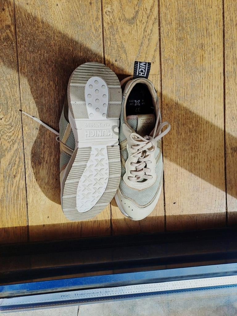 Sneakers Munich, Kleding | Dames, Wit, Munich, Ophalen of Verzenden, Zo goed als nieuw