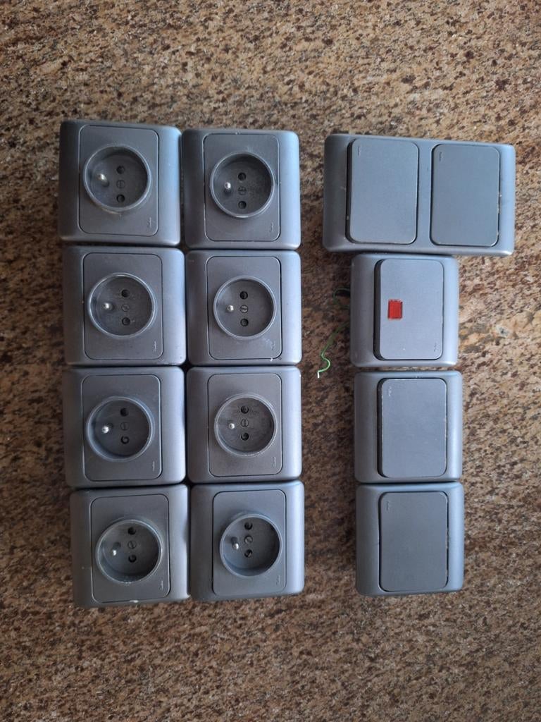 Prises et interrupteurs NIKO, Bricolage & Construction, Électricité & Câbles, Enlèvement, Utilisé, Interrupteur