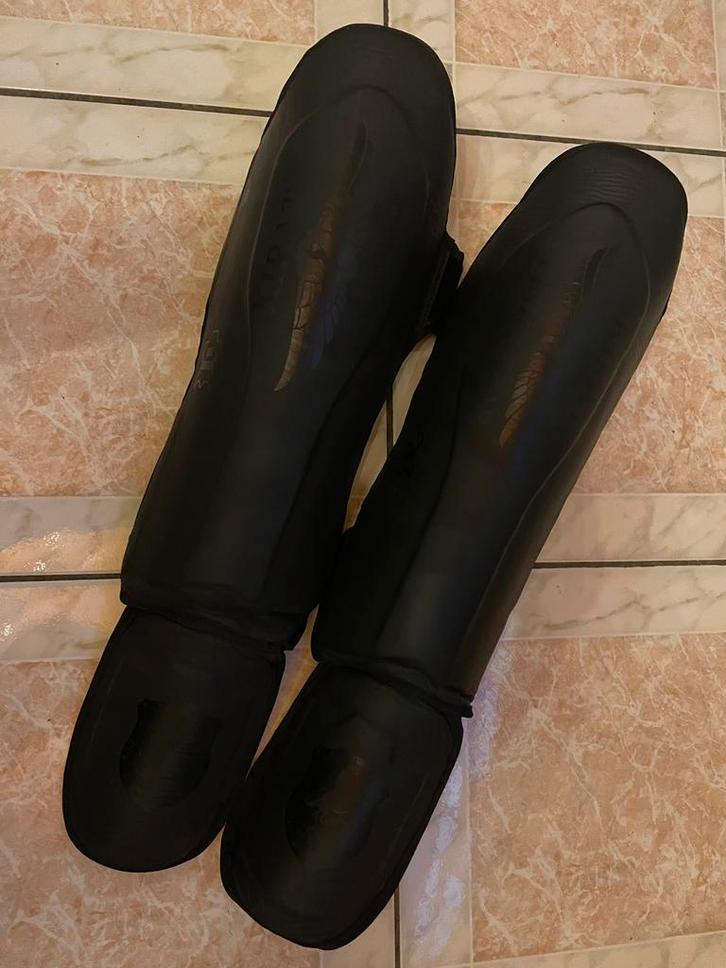 Kirat Fight Gear Scheen- &Voetbeschermers–Zwart, Goede Staat, Sport en Fitness, Vechtsporten en Zelfverdediging, Ophalen