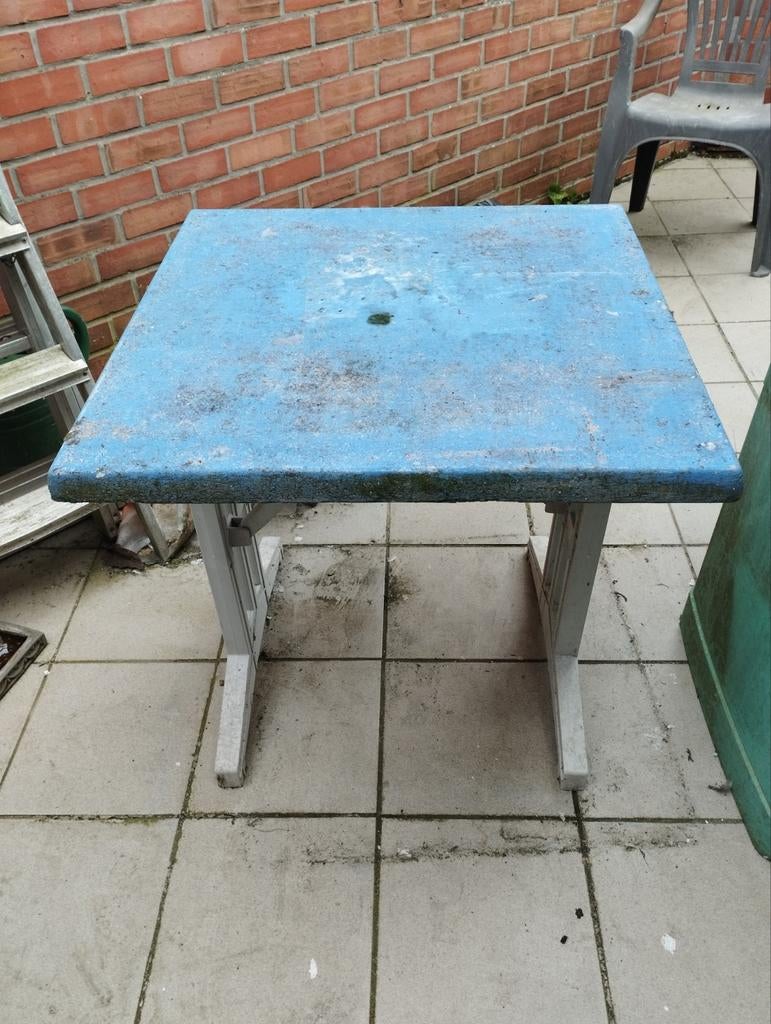 Een klein balkon tafeltjes kleur blauw plooibaar, Ophalen