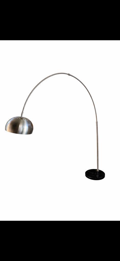 Moderne booglamp in inox look, Huis en Inrichting, Lampen | Vloerlampen, Zo goed als nieuw, Ophalen