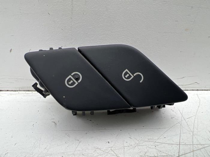 Commutateur verrouillage central des portes d'un Mercedes Vi, Autos : Pièces & Accessoires, Autres pièces automobiles, Mercedes-Benz