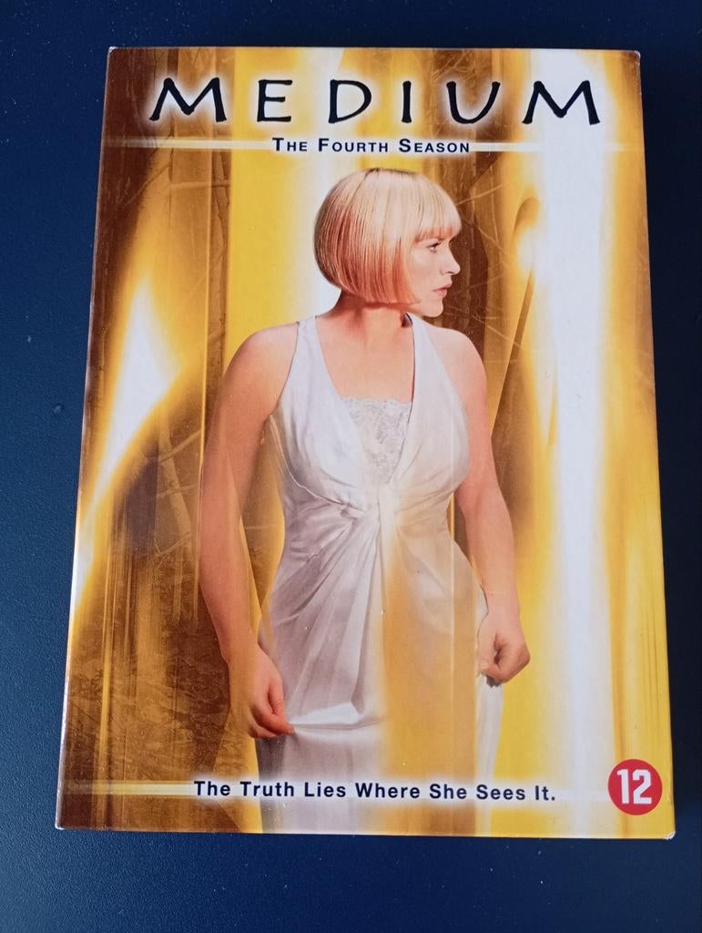 Coffret DVD de taille moyenne, quatrième saison, Enlèvement ou Envoi