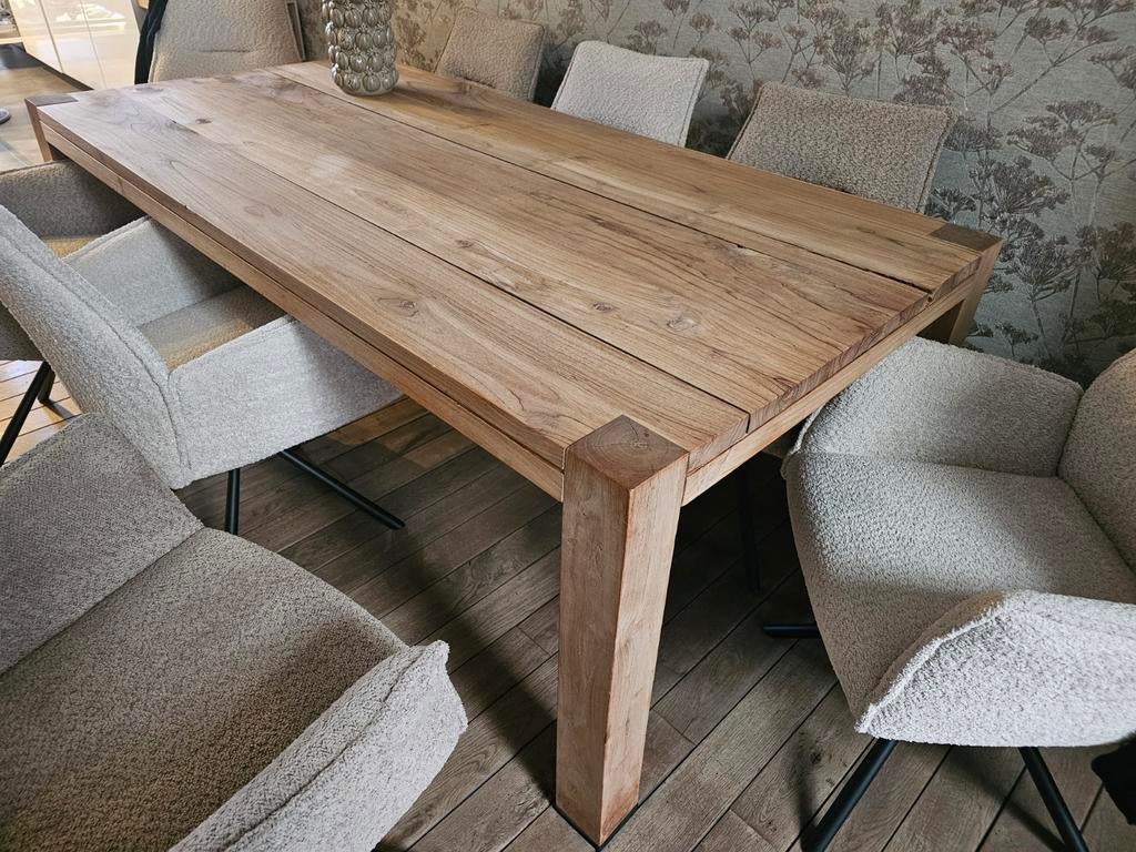 Mooie teaktafel – echte eyecatcher!, Huis en Inrichting, Ophalen, Rond