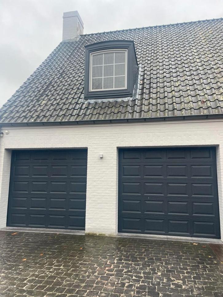 2 electrische PVC garagepoorten te koop, Doe-het-zelf en Bouw, Deuren en Vliegenramen, Gebruikt, Garagedeur, 215 cm of meer, 120 cm of meer