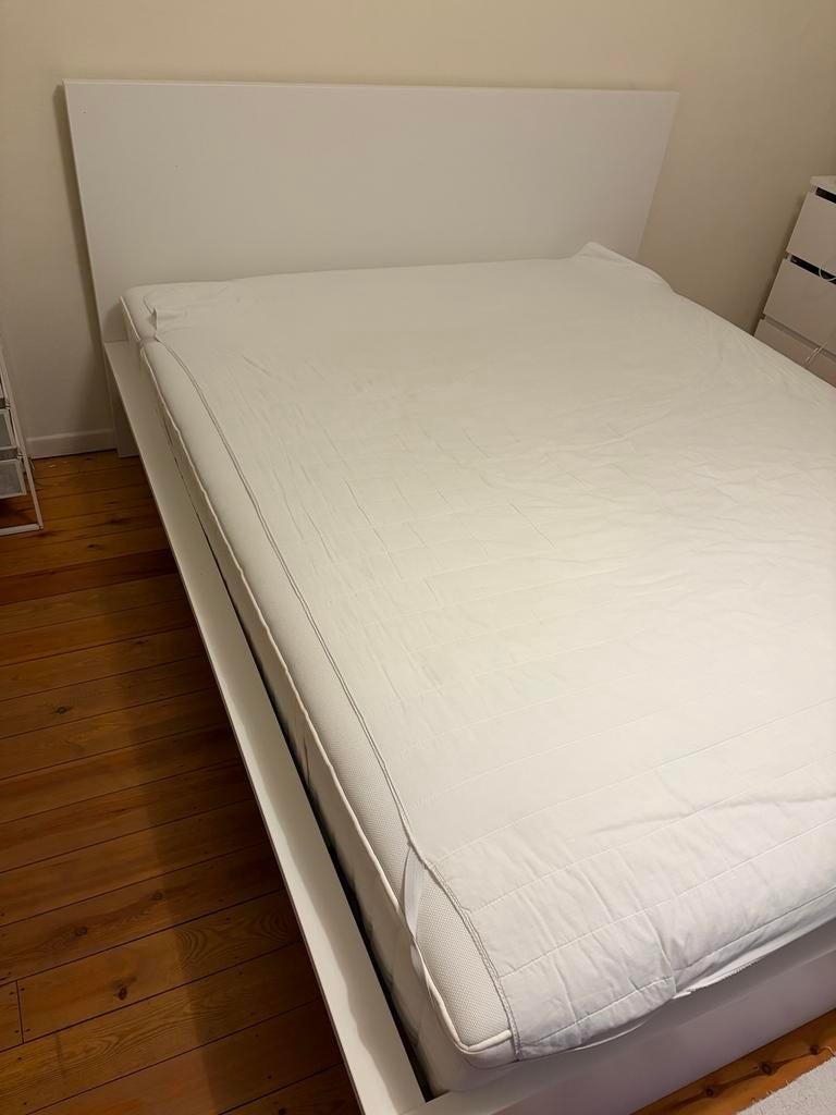 Ikea bed Malm with matress, Maison & Meubles, Chambre à coucher | Matelas & Sommiers, Comme neuf, Enlèvement ou Envoi