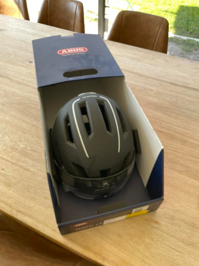 Abus speed pedelec helm, Fietsen en Brommers, Ophalen of Verzenden, Zo goed als nieuw