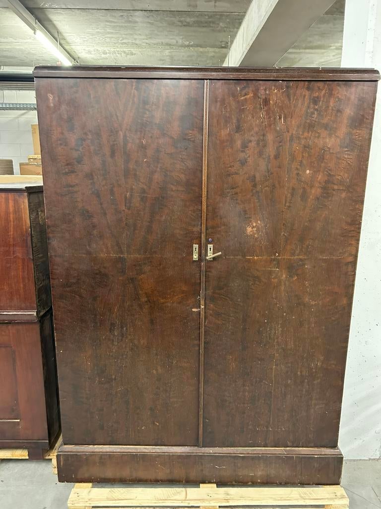 Houten kledingkast, Ophalen