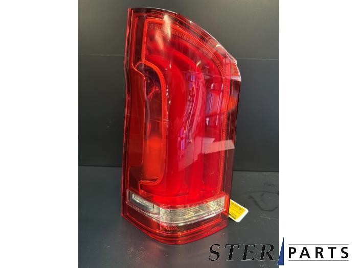 Feu arrière droit d'un Mercedes Vito, Autos : Pièces & Accessoires, Éclairage, Mercedes-Benz, Utilisé, 12 mois de garantie, Enlèvement ou Envoi
