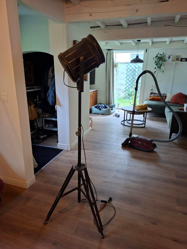 Authentieke toneel spot op standaard., Ophalen