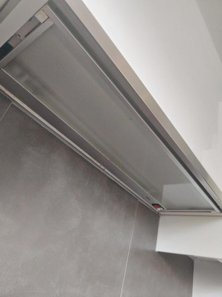 Dampkap Novy., Enlèvement