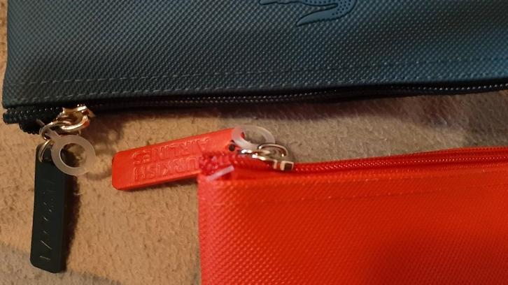 2 Exclusieve toilettassen Lacoste rood en blauw TA unisex, Handtassen en Accessoires, Toilettassen, Nieuw, Heer of Dame, Blauw