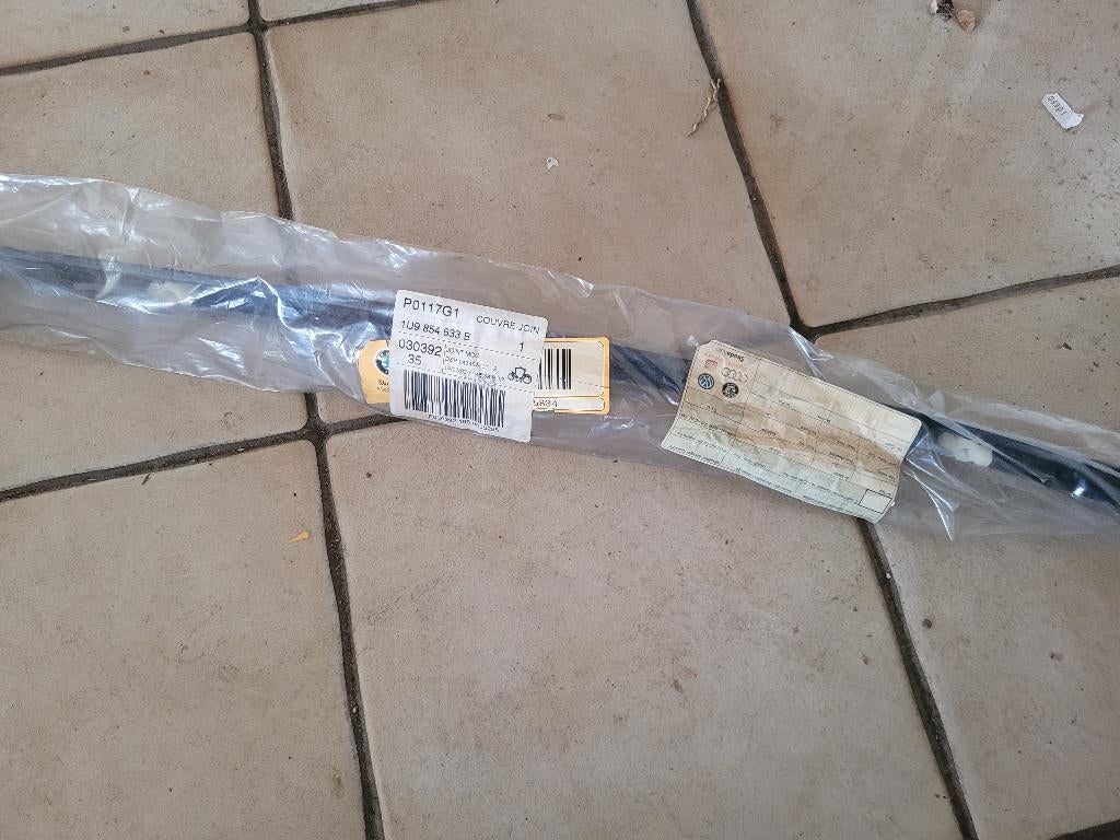 Paire de baguettes de toit NEUVES d'origine Skoda Octavia 1, Neuf, Droite, Enlèvement, Skoda