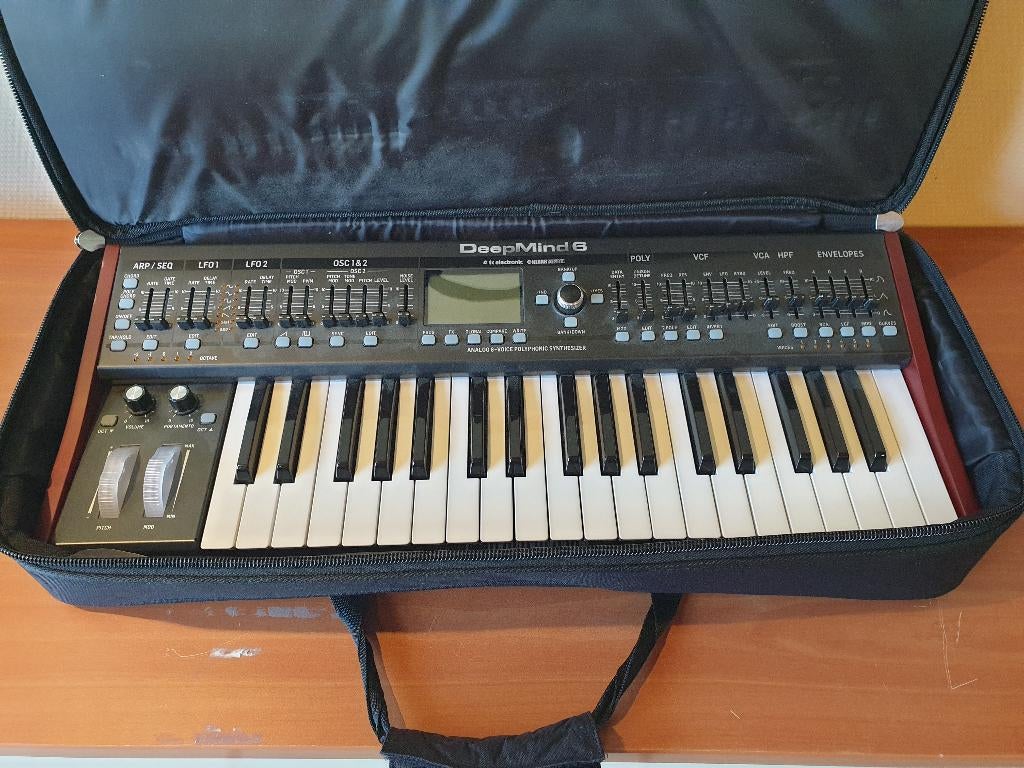 A Vendre Deepmind 6 + housse, Musique & Instruments, Synthétiseurs, Enlèvement, Comme neuf, Autres marques