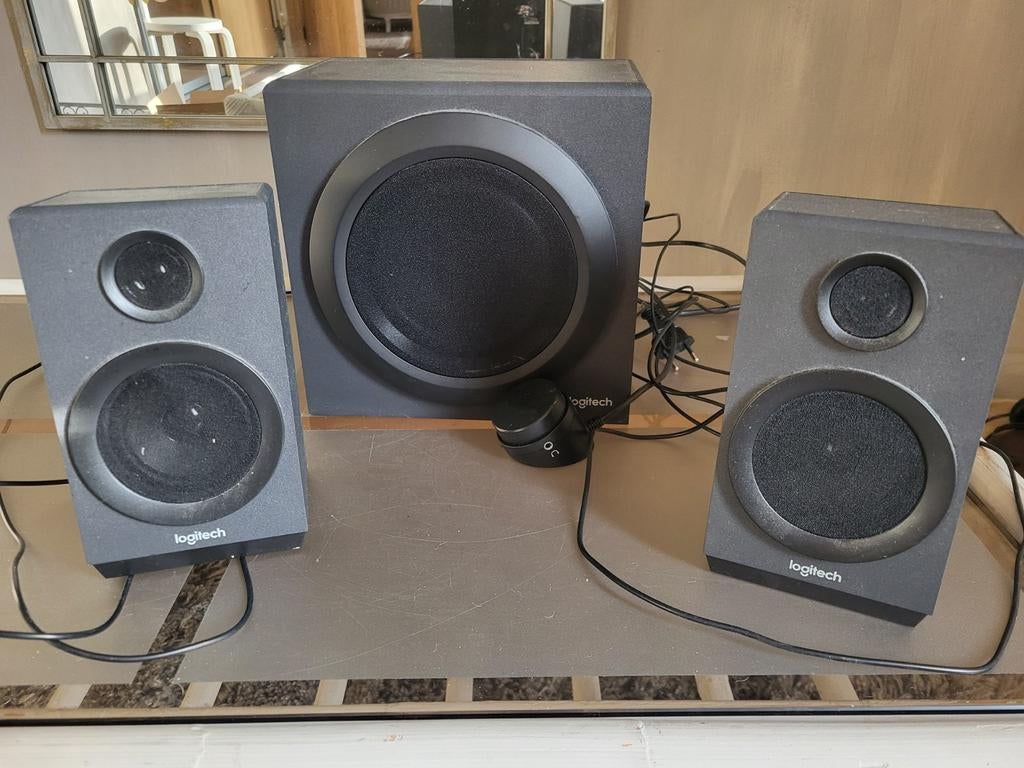 Logitech S-00154 speakersysteem

(In zeer goede staat), Computers en Software, Pc speakers, Ophalen