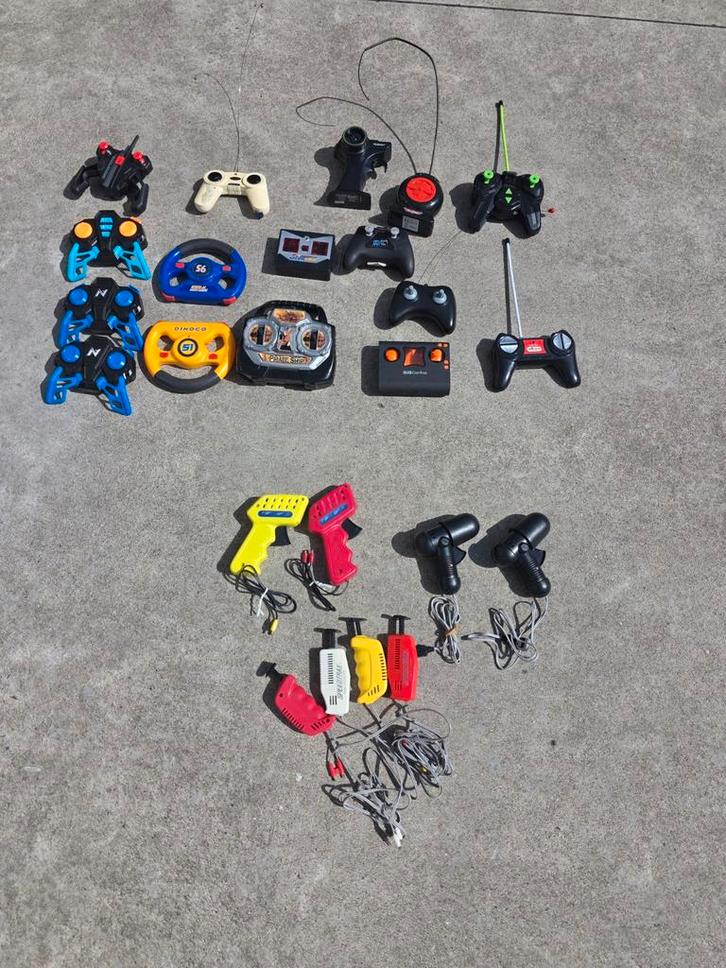 Lot d'émetteurs RC + contrôleurs de slot car 16 pièces, Hobby & Loisirs créatifs, Modélisme | Radiocommandé & Téléguidé | Autre