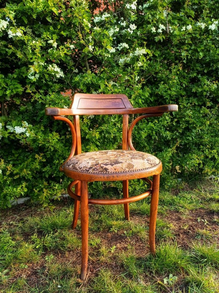 Antieke bentwood stoel Kohn met armleuningen – Thonet stijl, Antiek en Kunst, Ophalen