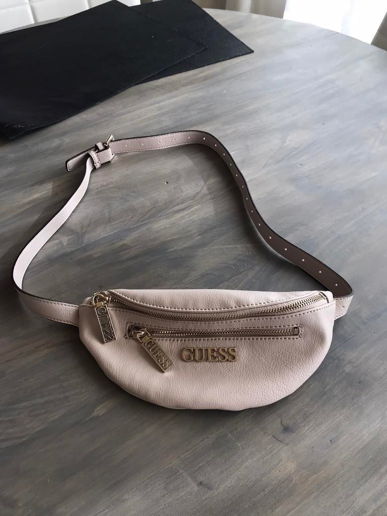Heuptasje Guess nieuw, Handtassen en Accessoires, Tassen | Sporttassen, Ophalen, Zo goed als nieuw