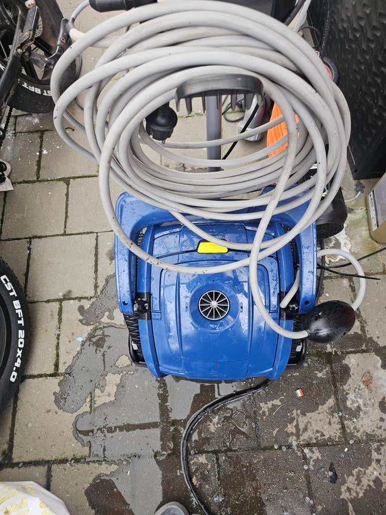 Zwembadrobot zodiac doet bodem en wanden, Ophalen