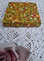 Klein vintage kartonnen sierraden doosje, bloemetjes, Ophalen of Verzenden
