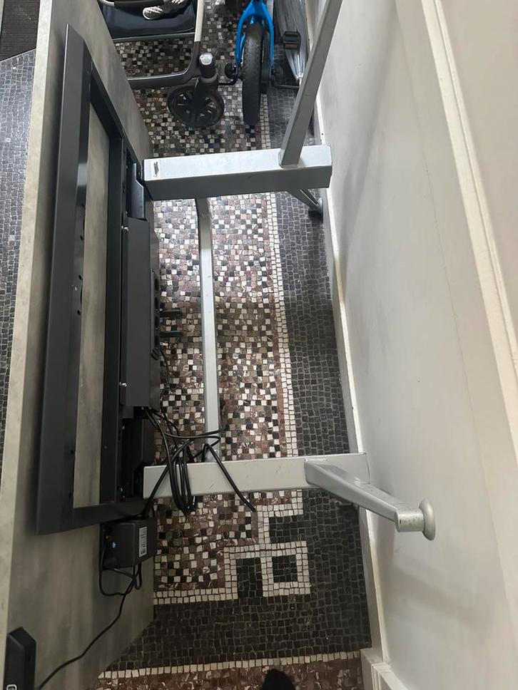 Gratis - zit sta bureau electrisch, Huis en Inrichting, Bureaus, Bureau, Elektrisch, Ophalen