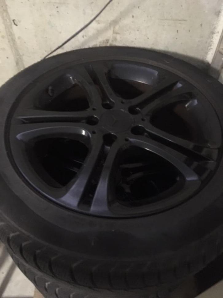 Mercedes Velgen met winterbanden  A+B +250E Klasse, Auto-onderdelen, Banden en Velgen, Velg(en), Winterbanden, 17 inch, 215 mm