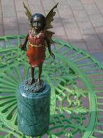 elfe a la fleur en bronze couleurs sur marbre rond signé ., Bronze, Enlèvement ou Envoi