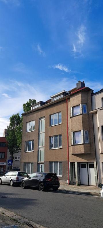 Te koop: hoekwoning met 2 ruime duplexen, kelder & dakterras beschikbaar voor biedingen